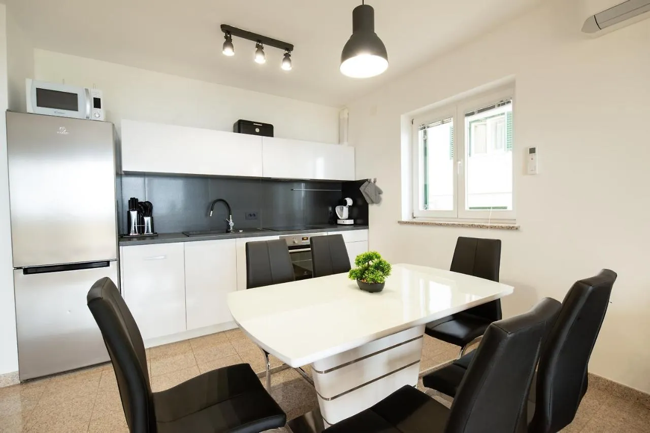 Seaview Apartment Lea