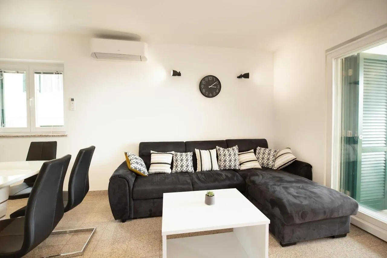 Seaview Apartment Lea 0*, Icici